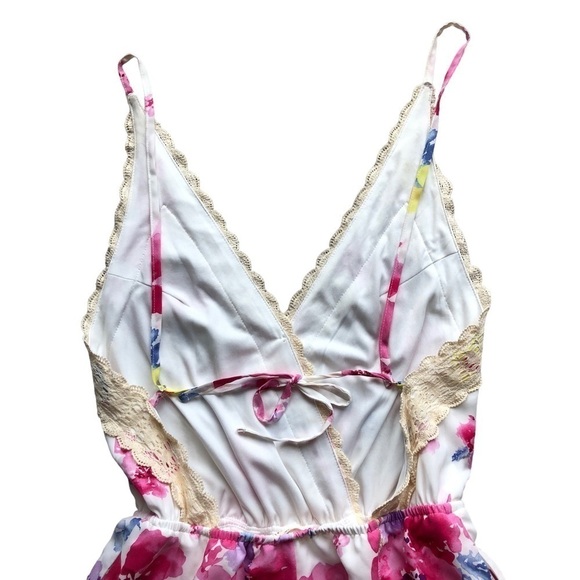 Tea & Cup Los Angeles Floral Backless Romper Medium - Picture 6 of 13